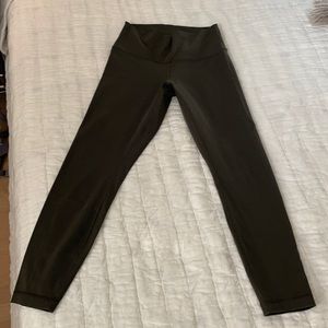 Lululemon  ||  High Waist Wunder Under Leggings Size 8 - 25”